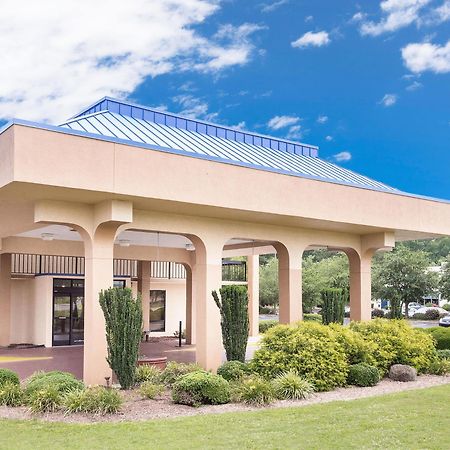 Baymont By Wyndham Greenville Bagian luar foto
