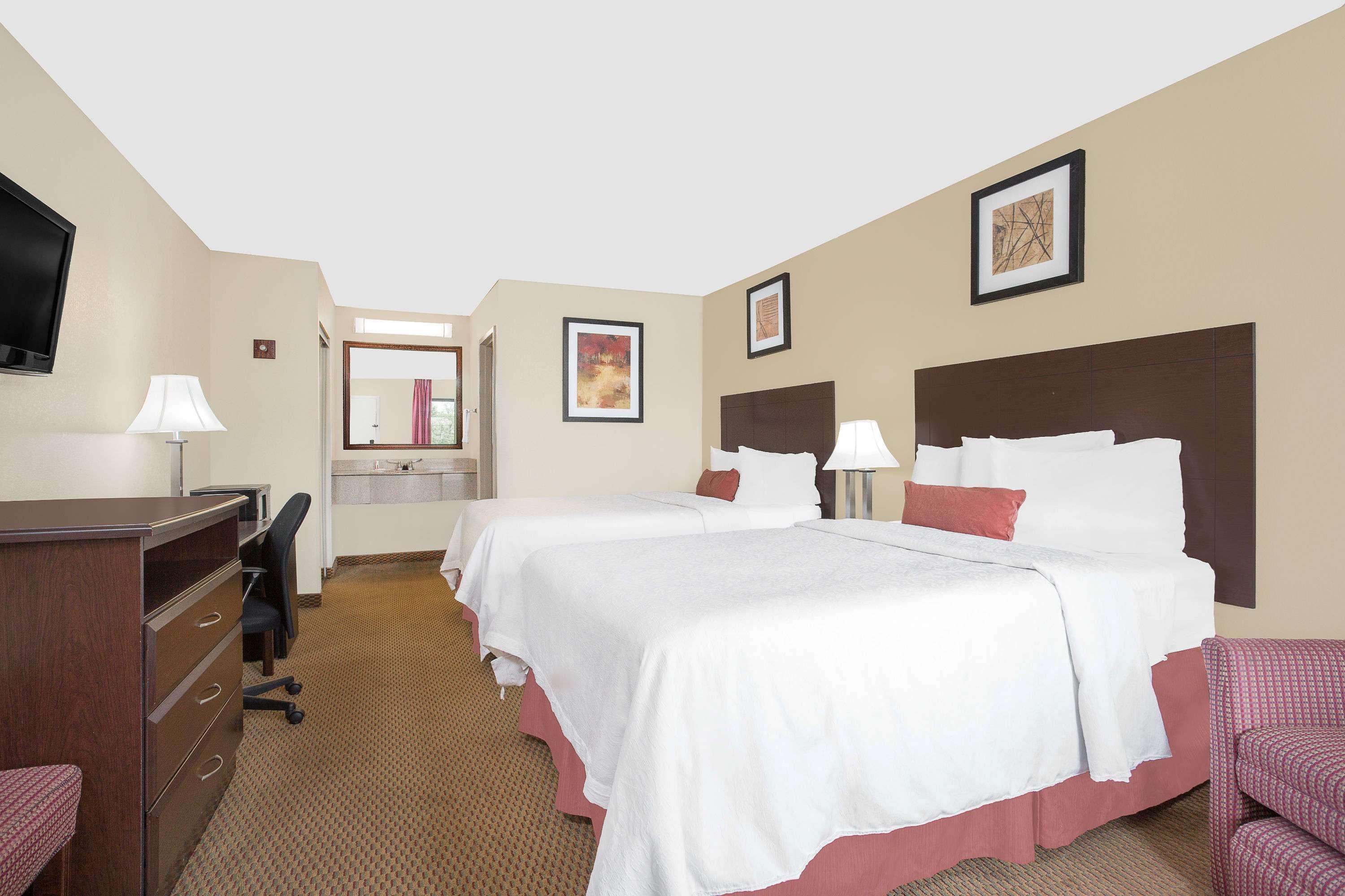 Baymont By Wyndham Greenville Bagian luar foto