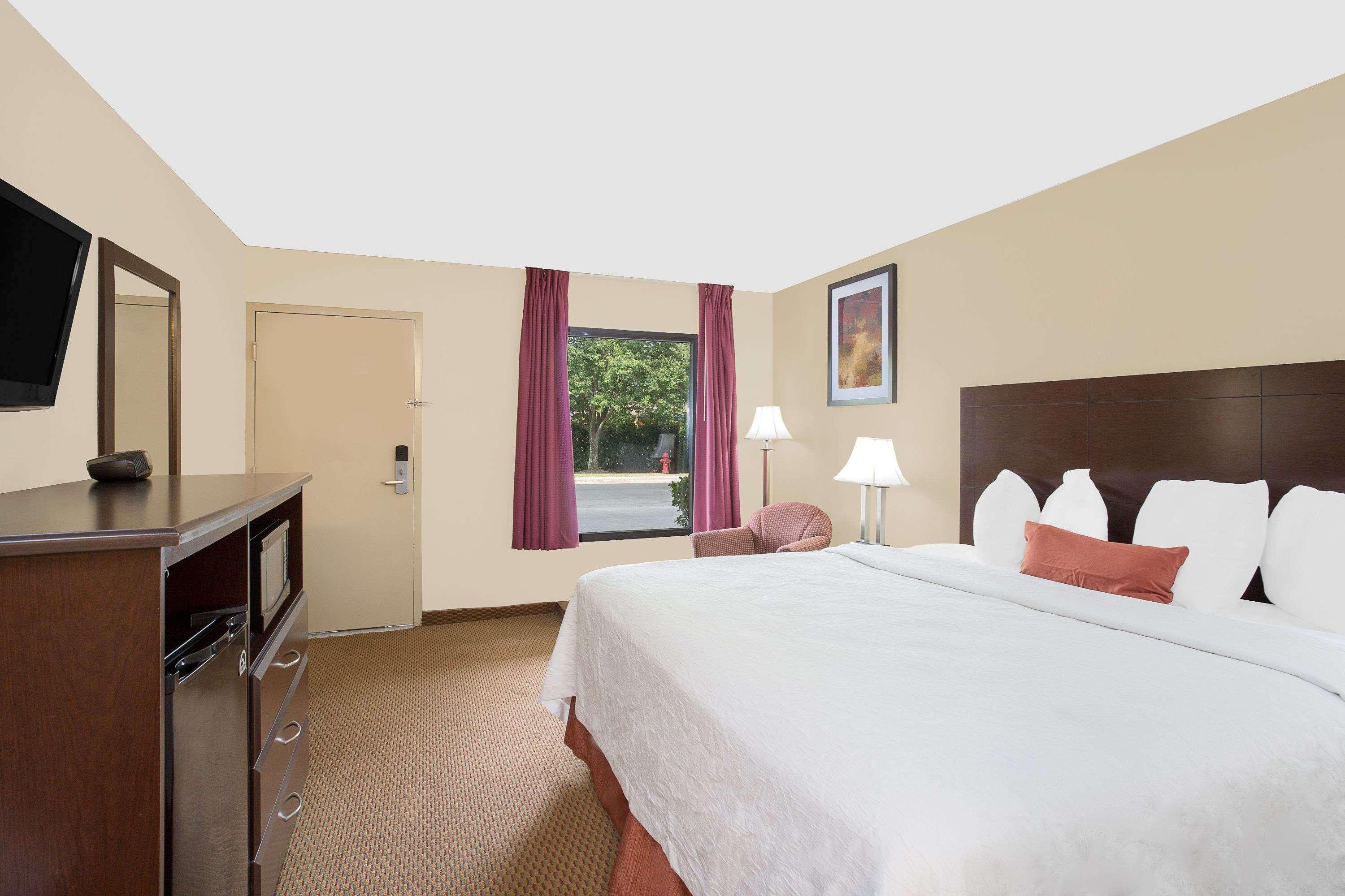 Baymont By Wyndham Greenville Bagian luar foto
