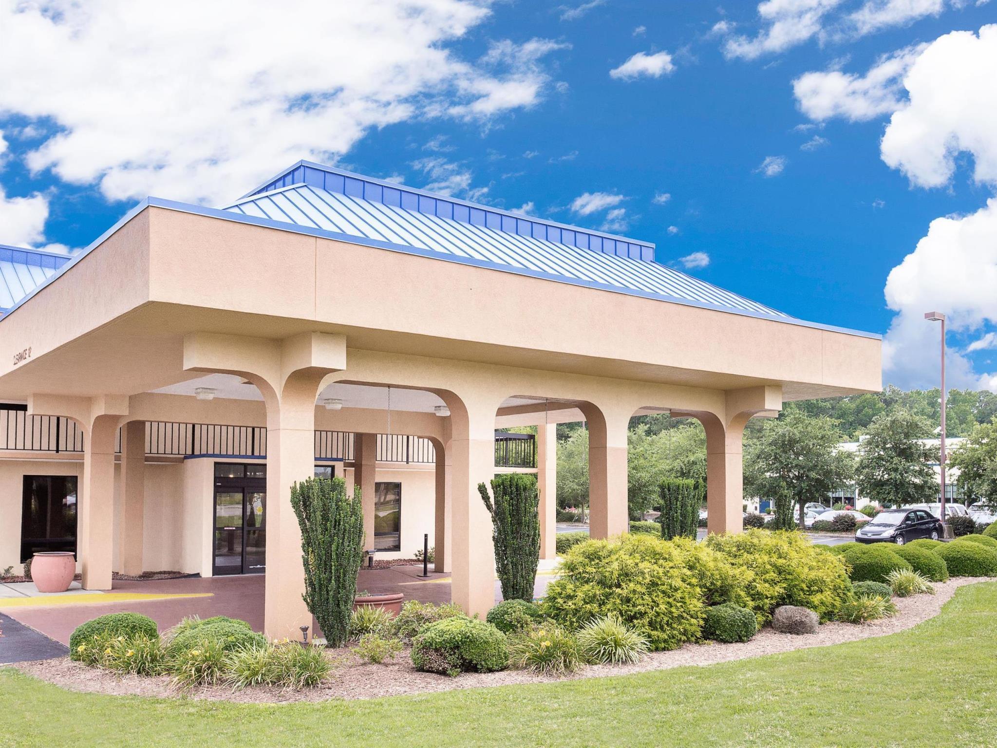 Baymont By Wyndham Greenville Bagian luar foto