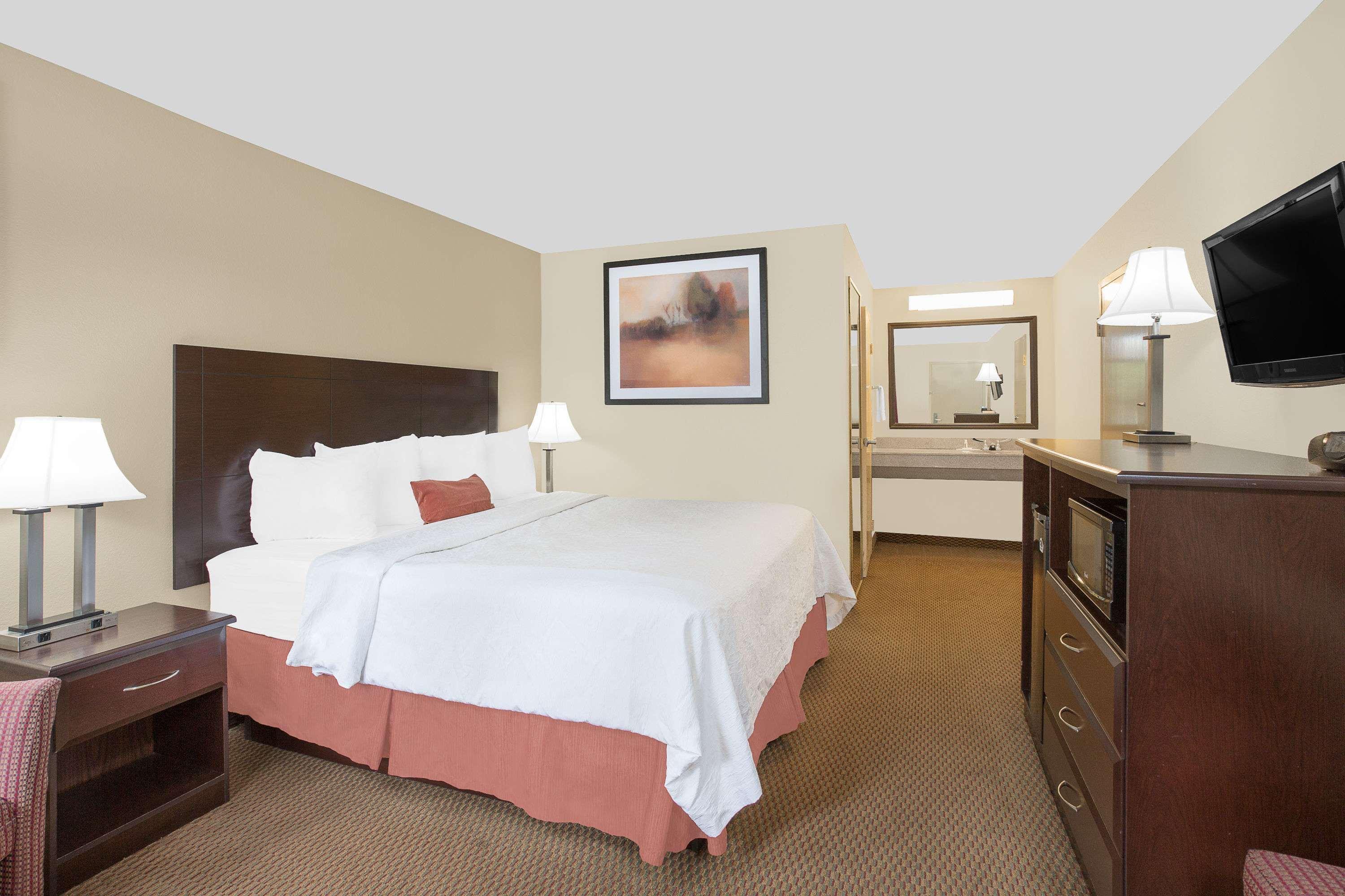 Baymont By Wyndham Greenville Bagian luar foto